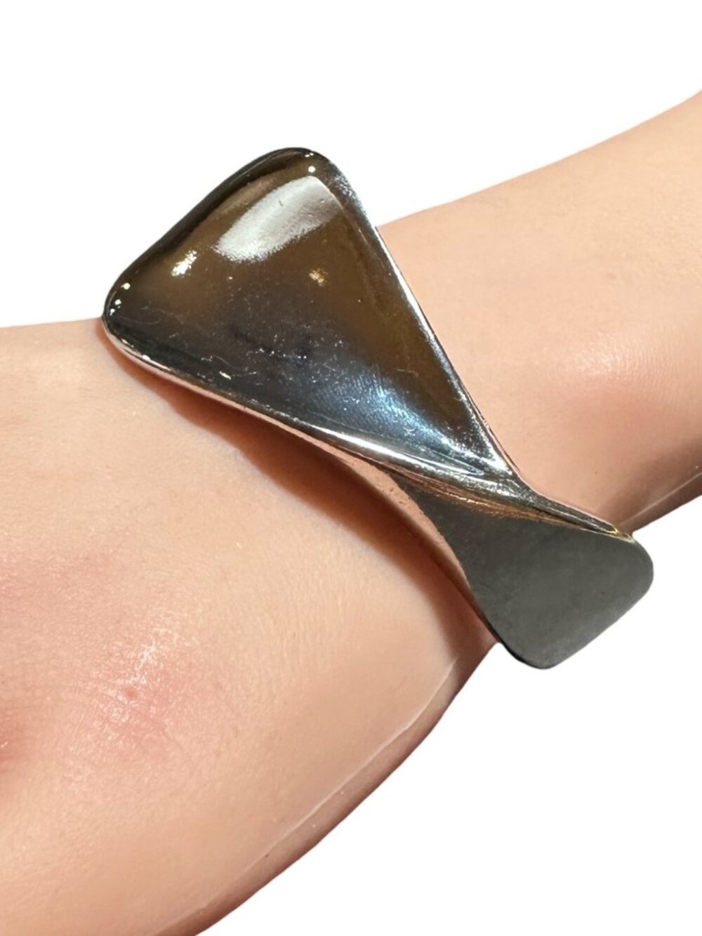 Modern Twisted Silhouette Hinged Bangle Bracelet Clamper Style Silver Tone Chunk